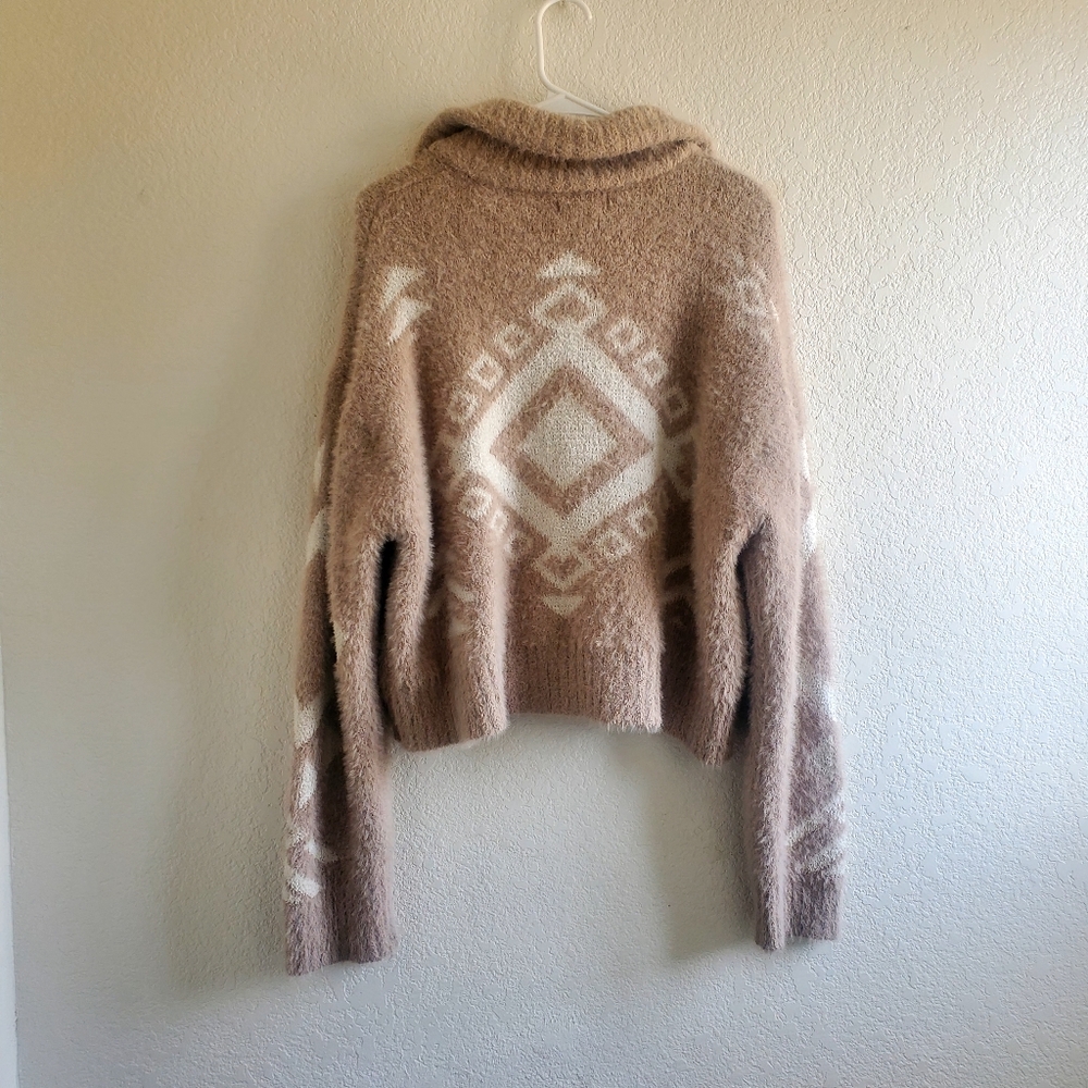Jessica Simpson Tan Cropped Sweater‎ Aztec Print Comfy Cozy Eyelash Texure - Picture 2 of 6